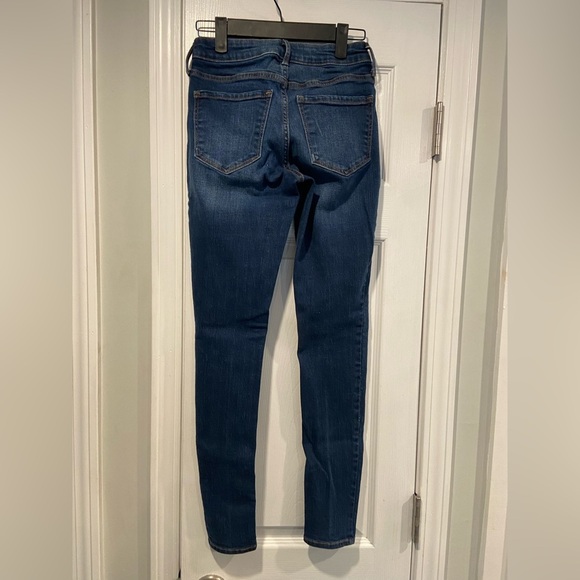 Old Navy Size 2 High Rise Rockstar Skinny Stretch Medium Wash Denim Jeans - Picture 3 of 11